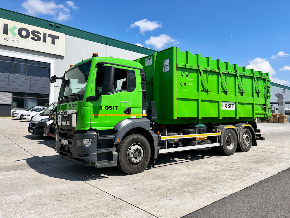 zvoz odpadu – hákové vozidlo s kontajnerom